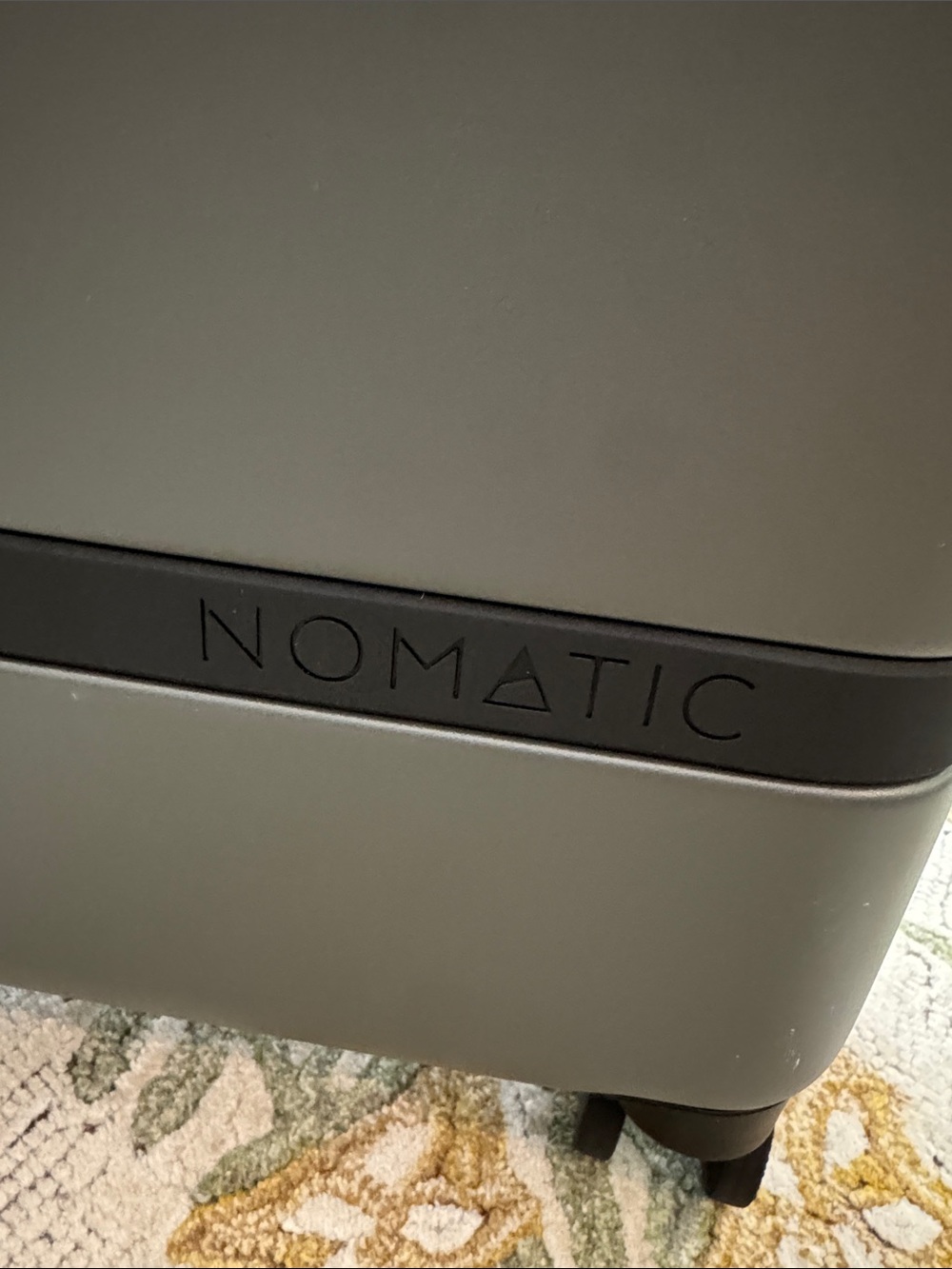 Nomatic Carry-On classic Spinner Luggage in olive green gray NWT 14x9x22” - Picture 3 of 16